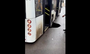 autobuz groapa Brăila captură video FB jpg