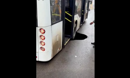 autobuz groapa Brăila captură video FB jpg