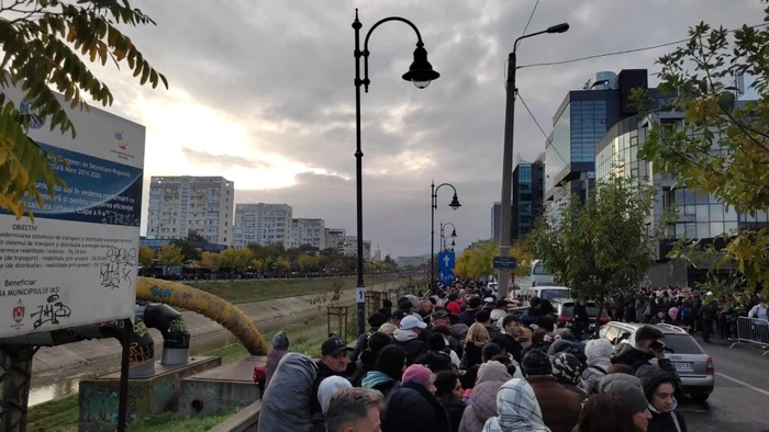 Coada la moastele Sfintei Paracheva jpeg