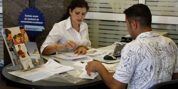 Creşterea soldului creditelor de consum a ajuns la nivelul înregistrat înaintea crizei economice FOTO