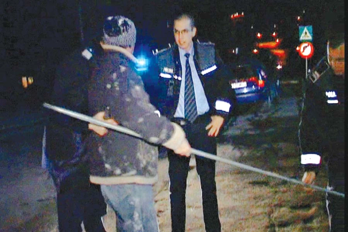 Angajatul furios a protestat în mijlocul străzii