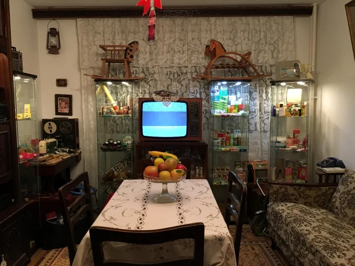 Televizorul pe lămpi, mileul şi peştele de sticlă