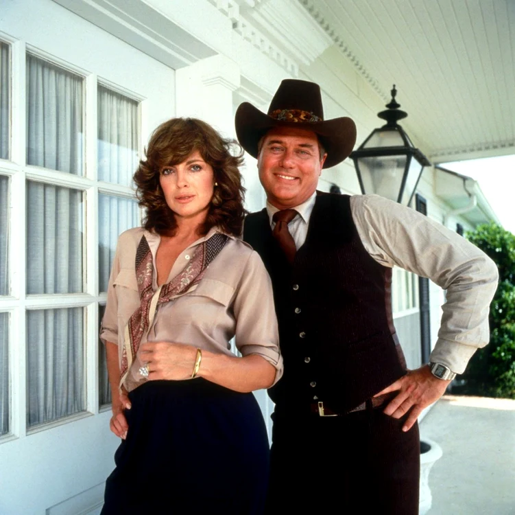 Linda Gray a format un cuplu cu Larry Hagman în serialul Dallas (Foto: Profimedia).