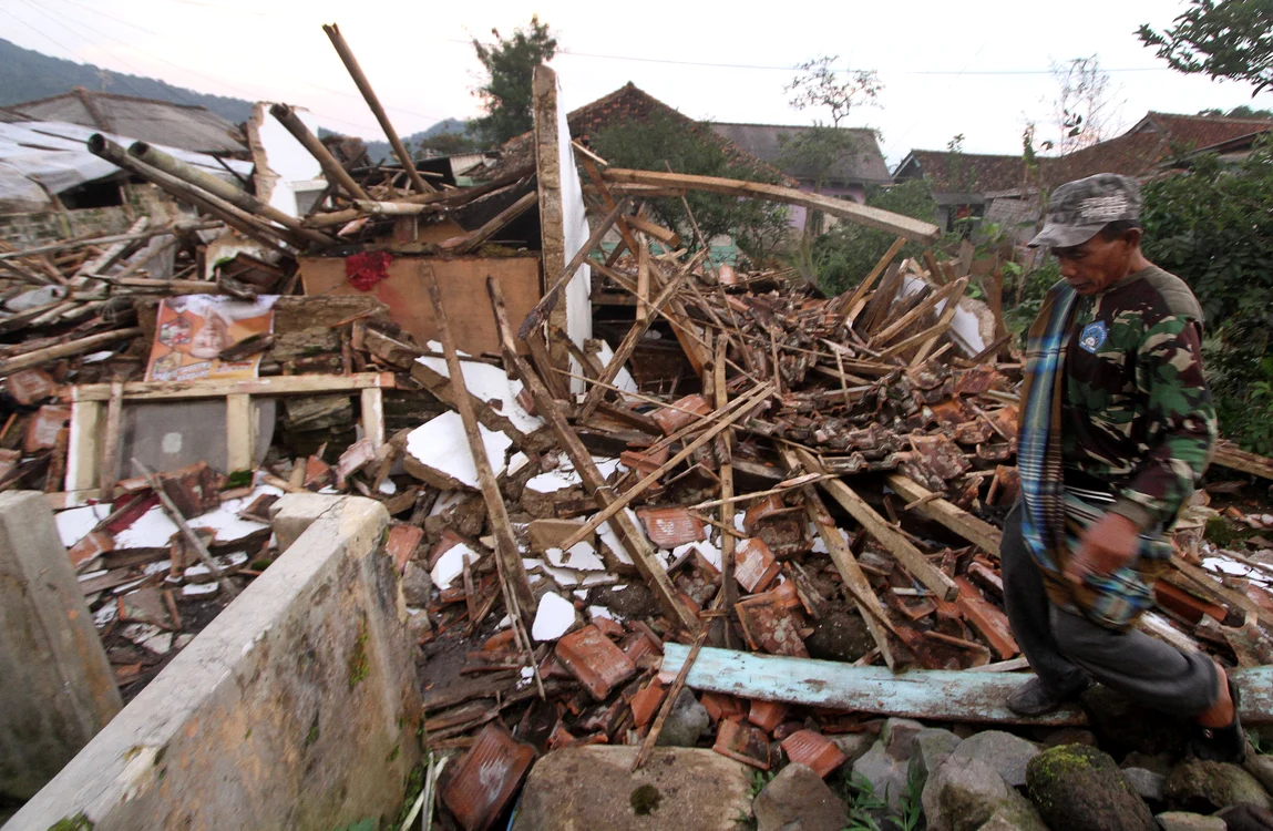 Un seism cu magnitudinea 5,6 care a devastat o provincie din Indonezia. FOTO: Profimedia