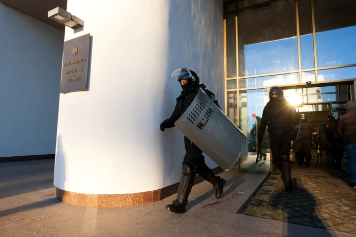 Protest parlament Chisinau la investirea guvernului FOTO Alexandru Tarlev