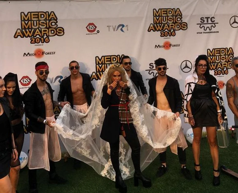 Corina, excentrică și la Media Music Awards