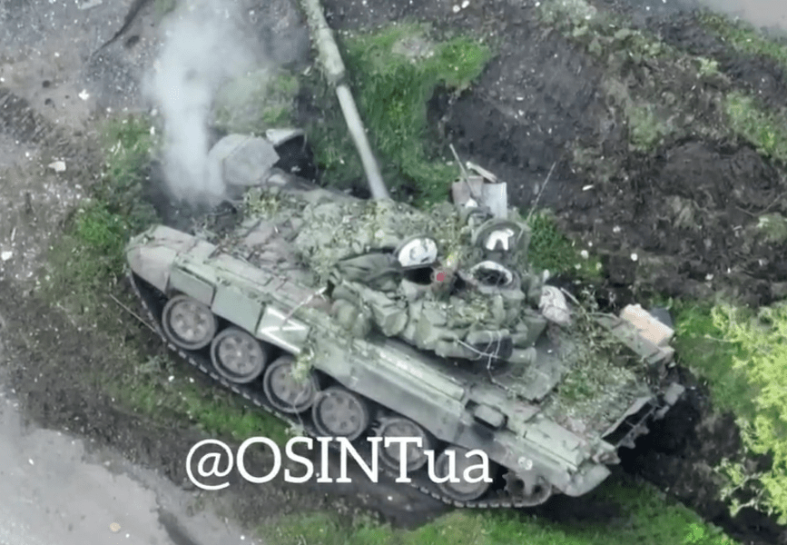 Motivul hilar pentru care rușii au abandonat două tancuri T-90 lângă Harkov VIDEO