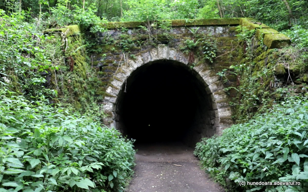 ramasitele miniere din jurul Hunedoarei funicular lacul teliuc tunel foto daniel guta adevarul