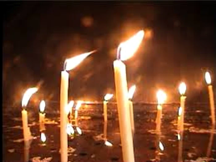 
    Rudele stau cu mortul în casă de o săptămână  