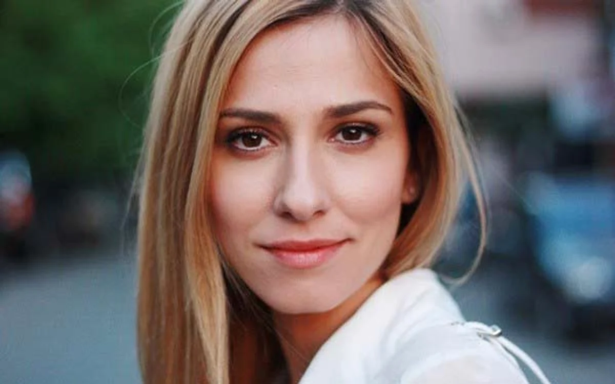 
    Dana Rogoz va avea sâmbătă premiera spectacolului „Jurnalul lui Adam şi al Evei”, la Cafe Godot, în Capitalăfoto: arhiva personală  