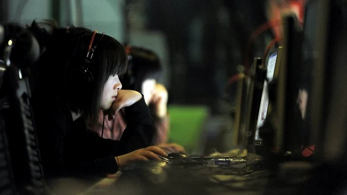 Pentru a menţine „decenţa“ în mediul online, guvernul chinez le cere companiilor să aplice singure cenzura. FOTO: AFP