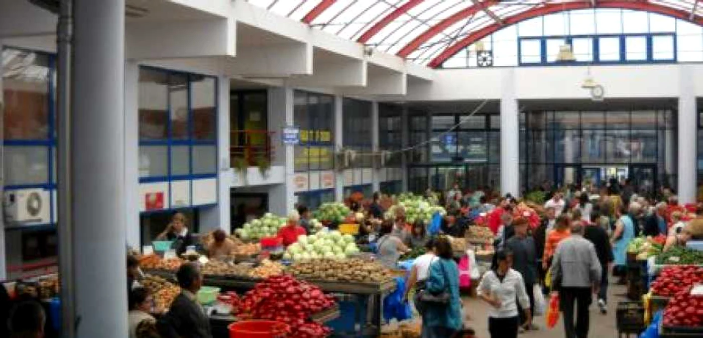 Comercianții din piețele severinului așteaptă creșterea vânzărilor