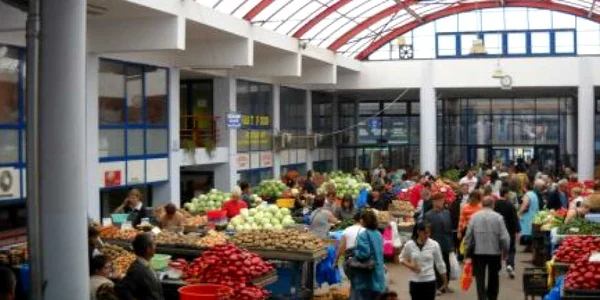 Comercianții din piețele severinului așteaptă creșterea vânzărilor