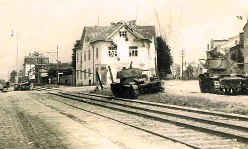 13 octombrie: Al Doilea Război Mondial: Armata Roşie intră în Riga, capitala Letoniei, ca "armată eliberatoare"  jpeg