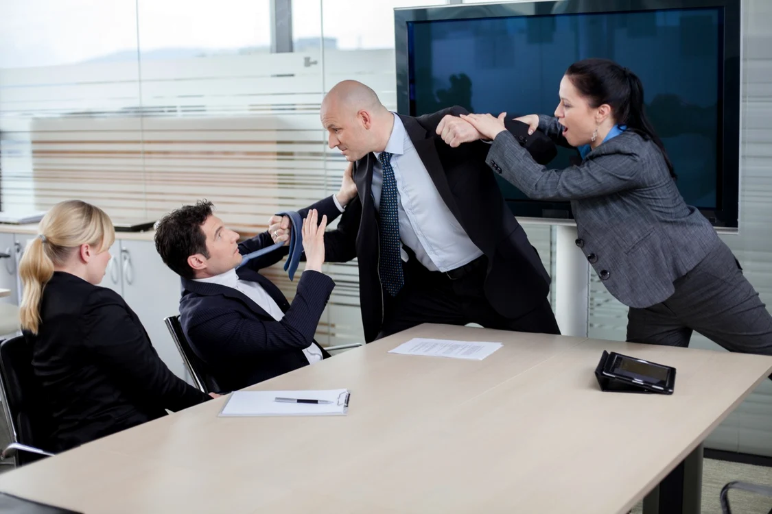 Dacă îţi pierzi cumpătul repede şi te răsteşti la persoanele din jur înseamnă că ai nevoie de câteva zile de concediu FOTO Shutterstock