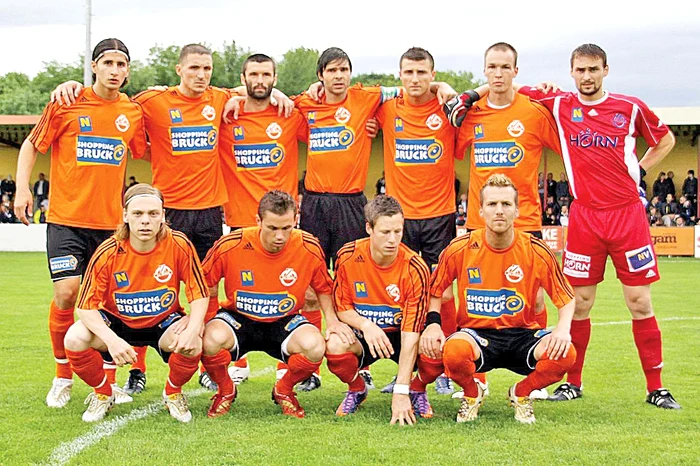 Fotbaliştii austrieci îl aşteaptă pe preşedinte să joace fotbal alături de ei