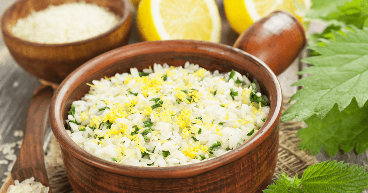 Reţetă de post. Pilaf cu urzici. Un preparat de primăvară, hrănitor şi