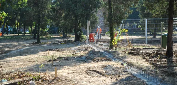 Se lucrează în Parcul Liniştii