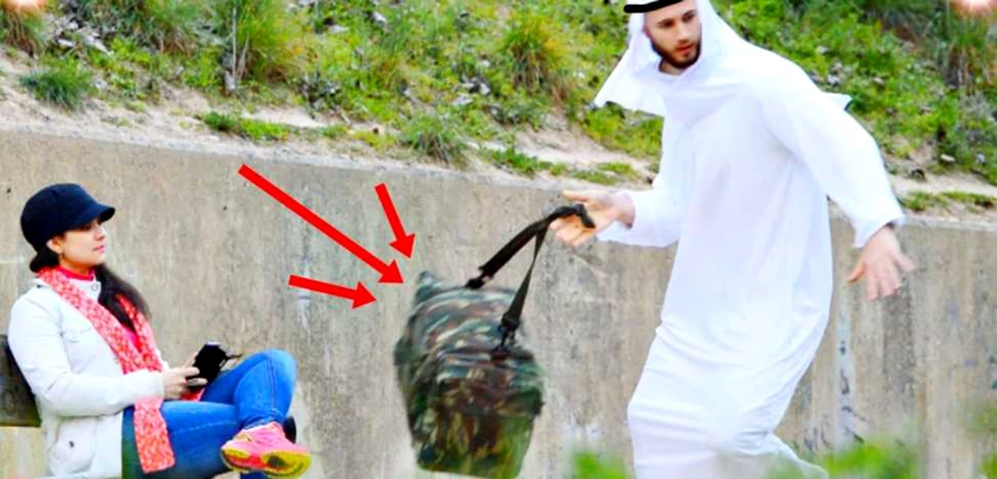 Foto: Youtube / oamenii au dat nas în nas cu un un ”terorist” care a început să strige ”Allah Akbar”