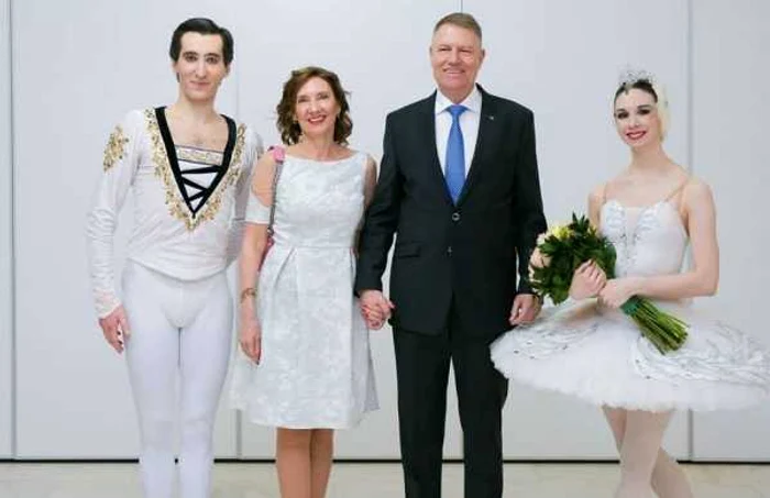 Klaus şi Carmen Iohannis, de mână de Ziua Îndrăgostiţilor