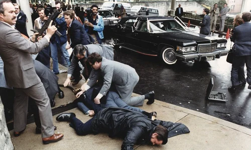 Bărbatul care l a împușcat pe preşedintele american Ronald Reagan ar putea fi eliberat jpeg