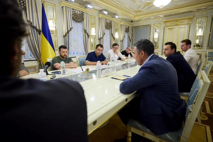 Harry Nedelcu (al doilea din dreapta), la o întâlnire cu președintele Zelenski FOTO arhiva personala
