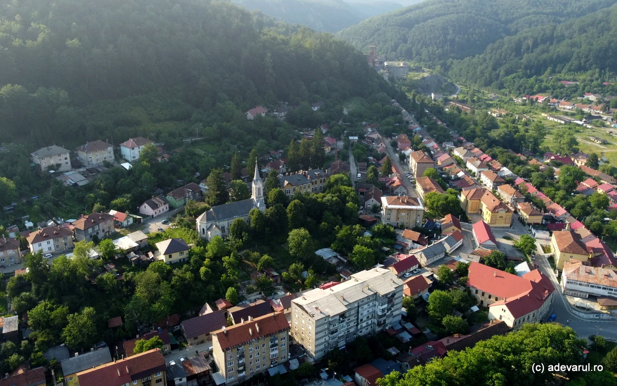 Orașul Anina, ridicat în jurul vechilor mine de antracit. 