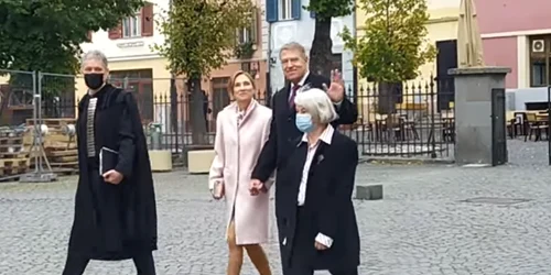 Iohannis a participat la slujba de la Biserica Evanghelica Sibiu FOTO Captură