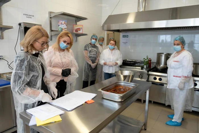 Gabriela Firea a vizitat ieri, 13 mai, cantina socială Bucur