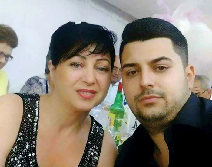 Răzvan îşi laudă mama: ”Ea a făcut totul ca să fiu fericit!”