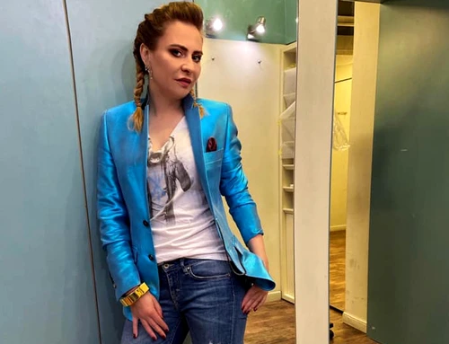 Adina Buzatu a pornit o campanie de conștientizare intitulată „#faralogodarcueticheta”foto: arhiva personală