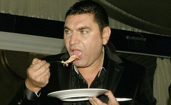 
    Borcea a fost internat marţi seară la Cardiologie, dar asta nu-l ţine departe de luxul cu care e obişnuit  