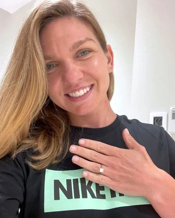 
    Simona Halep și inelul de logodnăFOTO: gsp.ro  
