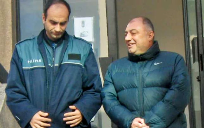 Antonie Solomon (dreapta) s-a priceput de minune să-şi ascundă cătuşele