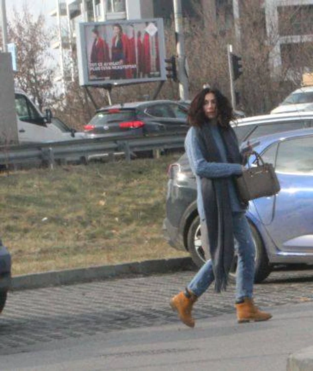 Oana Frigescu a fost surprinsă în oraș de fotoreporterii Click!