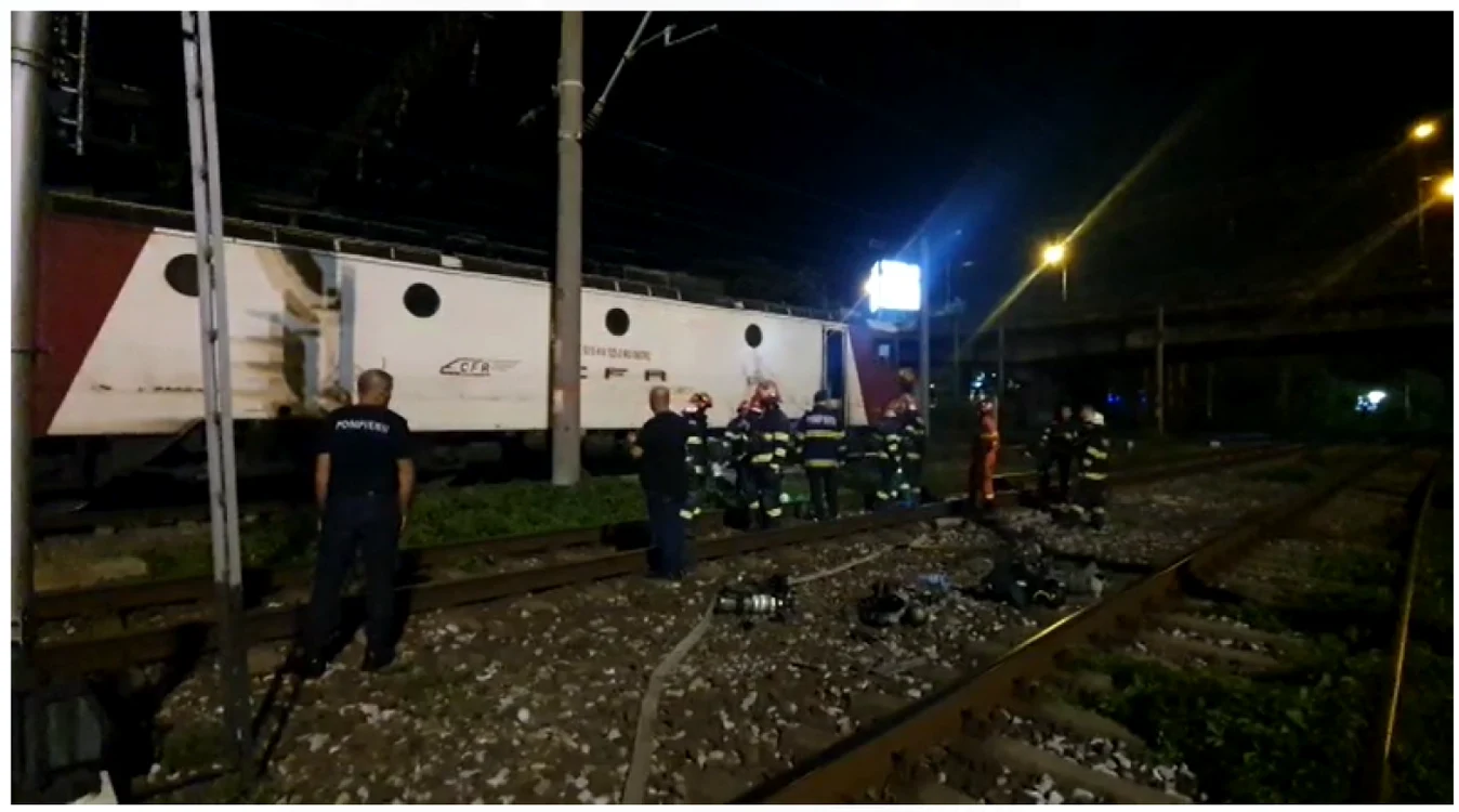 Locomotiva unui tren de călători a luat foc în gara Ploieşti SUD