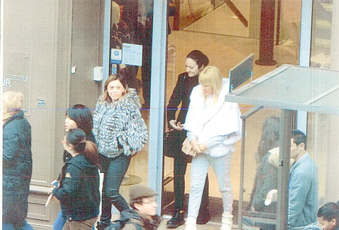 Blonda şi şefa DIICOT au cheltuit  mii de euro în capitala Franţei