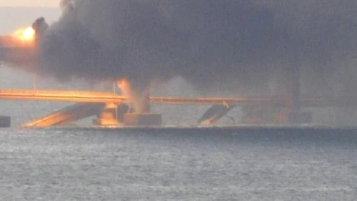 Incendiu provocat de explozia de pe podul Kerci FOTO Facebook