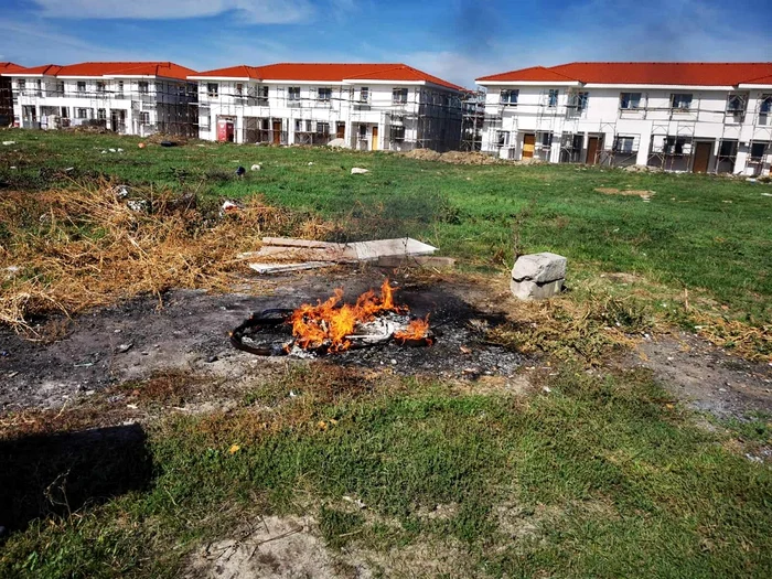 foto cărucior incendiat