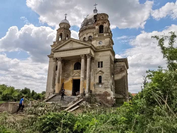 Mausoleul de la Bobda (Timiş) - copie după Esztergom Ungaria Foto Şt. Both