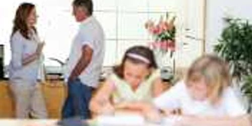 400 de lei este suma minimă pe care o cheltuiesc părinţii pentru un copil.