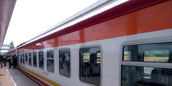 tren nairobi mombasa kenya foto kenyanbackpacker.com