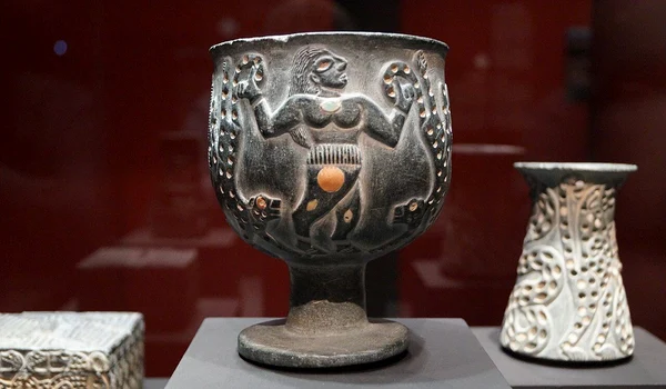 Vas aparținând civilizației Jiroft (© NearEMPTiness / Wikimedia Commons)