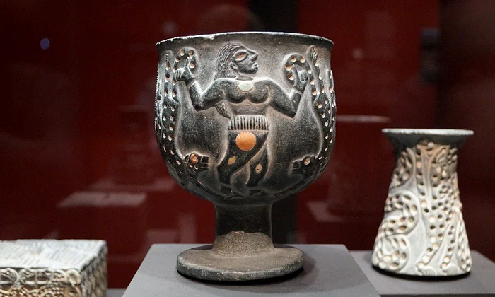 Vas aparținând civilizației Jiroft (© NearEMPTiness / Wikimedia Commons)