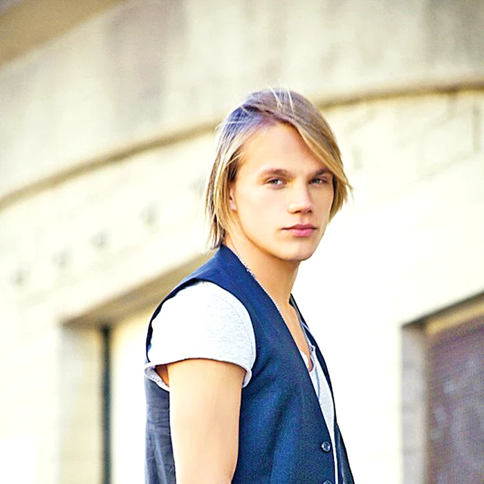 
    Eduard Romanyuta  are 22 de ani și va merge  la Viena cu piesa  „I Want Your Love”  