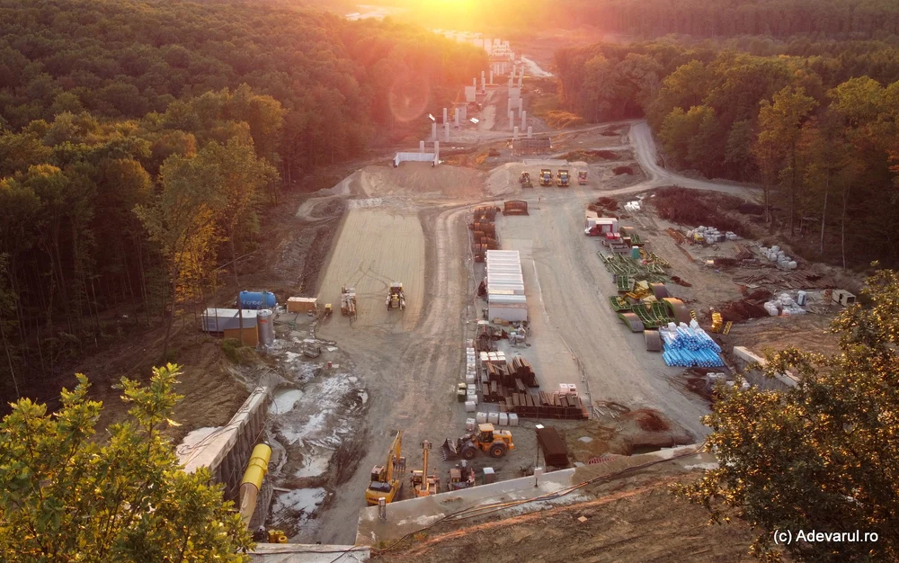 Autostrada cu tuneluri din vest prinde contur. Pasajul spectaculos de 1,1 kilometri se înalță la intrarea în galerii