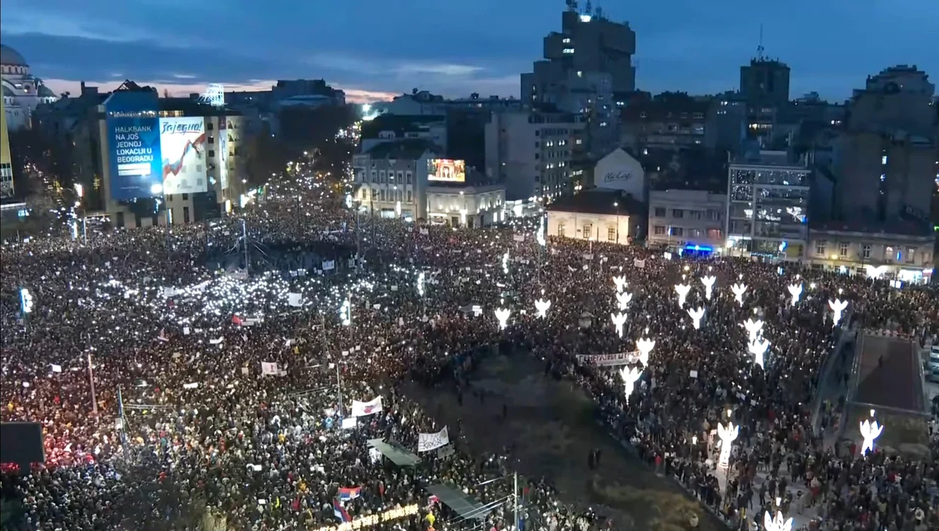 Sârbii protestează din luna noiembrie, de la incidentul din gara Novi Sad. Foto X
