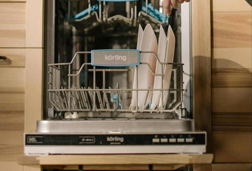 3 motive să cumperi o mașină de spălat vase