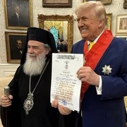 Patriarul Ierusalimului si Donald Trump jpg