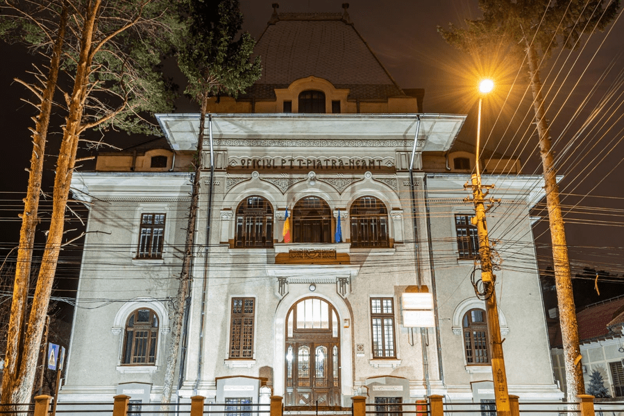 Monument istoric din Neamț, închis 12 ani din pricina unei centrale termice. Povestea Poştei din Piatra Neamţ FOTO